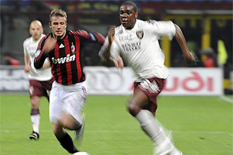 Ogbonna juega ante el Milan