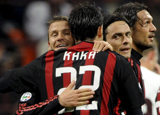 Beckham, Kak e Inzaghi celebran un gol con el Milan.