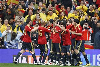 Los jugadores de la selección celebran el gol de Piqué en el pasado España-Turquía