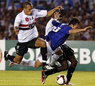 Miranda, durante un partido de Copa Libertadores con el Sao Paolo.