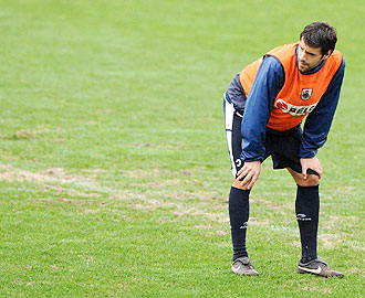 Xabi Prieto descansa durante un entrenamiento de la Real Sociedad