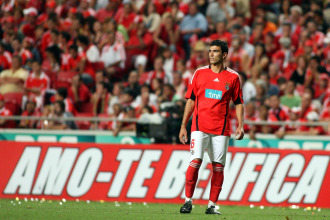 Reyes, en un partido con el Benfica.