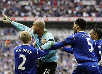 Los jugadores del Everton celebran su pase a la final de Wembley