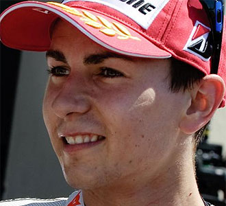 Lorenzo, sonriente tras conseguir la 'pole position'.