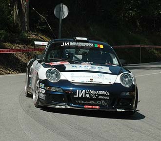 Vallejo pilota su Porsche en el Ras Baixas.
