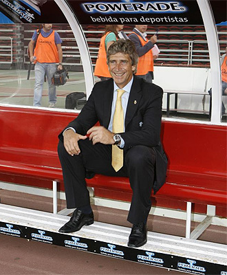 Pellegrini en el banquillo del Ono Estadi, su ltimo partido al frente del Villarreal.