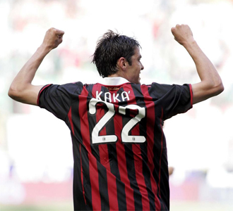 Kak en un partido del Milan