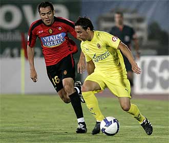 Arango y Cazorla en el ltimo partido de Liga disputado en el Ono Estadi.