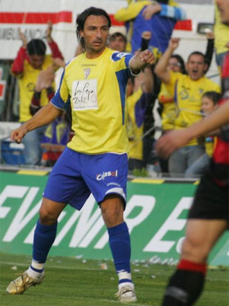 Toedtli celebra su gol al Real Unión.