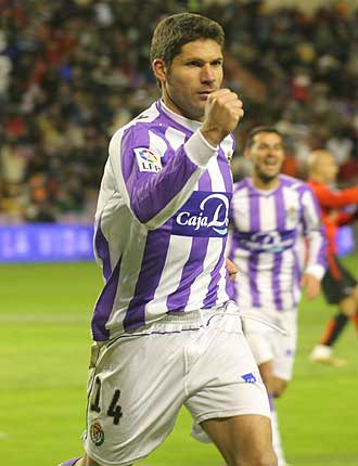 Vivar Dorado celebra su gol frente al Mallorca.