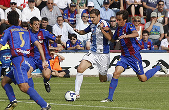 Jugadores del Huesca durante el partido ante el Hrcules