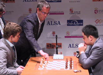 Momento de la partida entre Carlsen y Yue