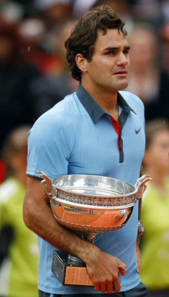 Roger Federer, emocionado tras su victoria en Pars.