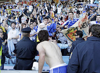 Los ms de mil aficionados del Zaragoza que viajaron a Salamanca hicieron salir a los jugadores al campo otra vez un cuarto de hora despus de acabar el partido