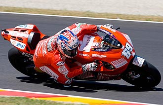 Nicky Hayden pilota su Ducati en Mugello.