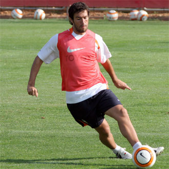 Viana durante un entrenamiento del Valencia.