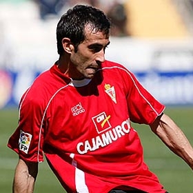 El lateral del Murcia, Coz, durante un partido de la Liga Adelante.