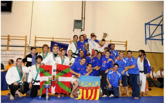 El Valencia Club de Judo, junto al Judo Club Usurbil.