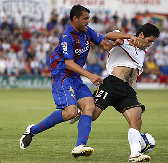Paco Borrego durante un choque ante el Sevilla Atlético