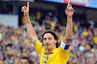 Ibrahimovic celebra un gol con Suecia