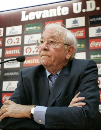 Andreu durante una rueda de prensa como administrador del Levante.