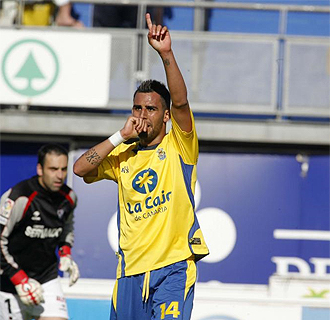 Nauzet celebra un gol con Las Palmas.