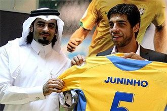 El brasileo Juninho Pernambucano, tras fichar por el Al-Gharafa qatar