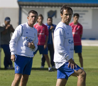Juan Carlos Oliva, junto a Lucas Alcaraz, en un entrenamiento del Recre.