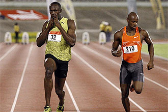 Usain Bolt celebra su victoria en Kingston