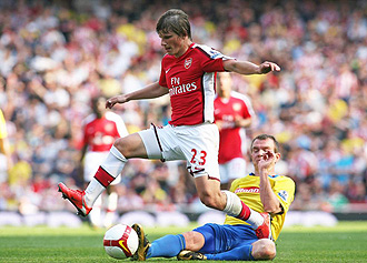 Andrey Arshavin jugando con el Arsenal