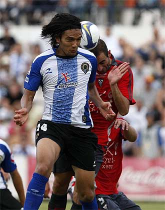 Abel Aguilar durante un partido entre el Hrcules y el Albacete.