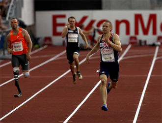 Pistorius, el primero a la izquierda, en un momento de la carrera