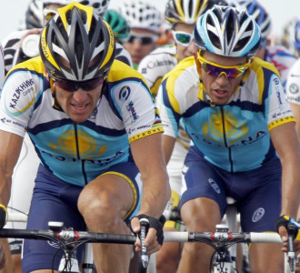 Lance Armstrong junto a Alberto Contador.