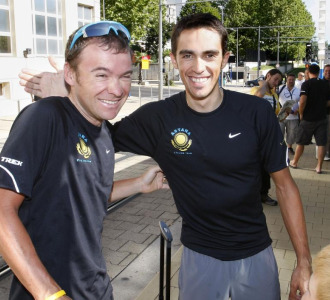 Contador junto a su compaero Paulinho.