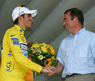 Hinault saludando a Contador