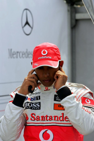Lewis Hamilton, en su llegada a Nurburgring.