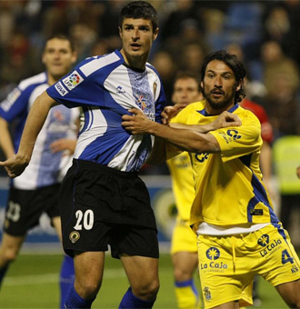 Lpez Ramos cubre a Csar durante un encuentro en su etapa como jugador de Las Palmas.