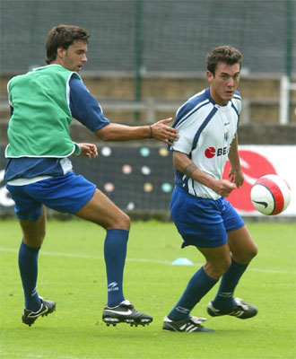 Castillo, durante un entrenamiento con Xabi Prieto.