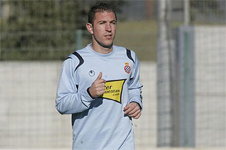 ngel realiza carrera continua durante un entrenamiento del Espanyol.