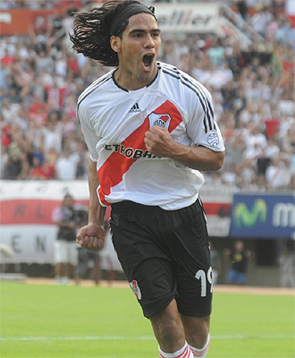 Falcao celebra un gol con River Plate