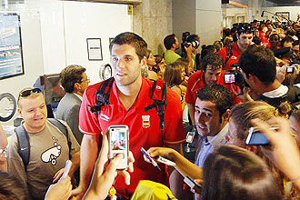 Felipe Reyes en la llegada de la BA a Barajas