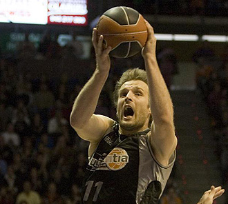 Savovic jugando con el Bilbao Basket