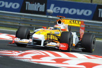 Fernando Alonso rueda en Hungaroring.