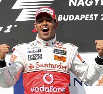 Hamilton, celebrando el triunfo en Hungra