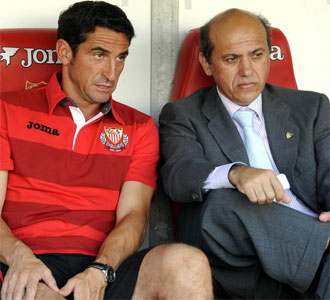 Jos Mara Del Nido, junto al tcnico sevillista, Manolo Jimnez, en el partido entre el Sevilla y el Seongnam de la Peace Cup