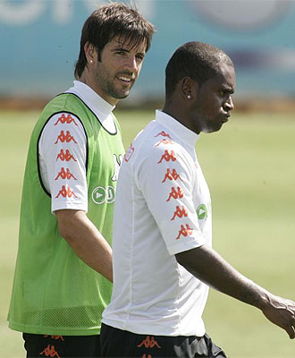 David Albelda, junto a Miguel, en un entrenamiento de pretemporada con el Valencia