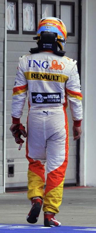 Alonso, camino de boxes.