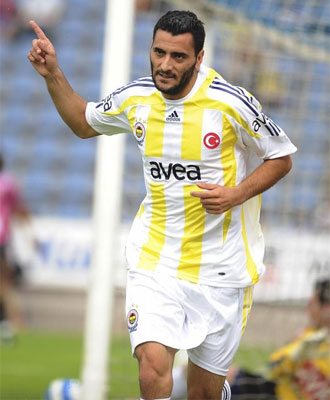 Giza celebrando un gol con el club turco.