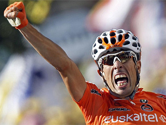 Astarloza celebra su victoria de etapa en el Tour