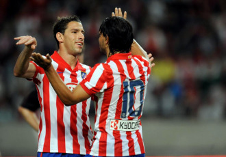 Maxi y Agero celerban un gol del Atltico.